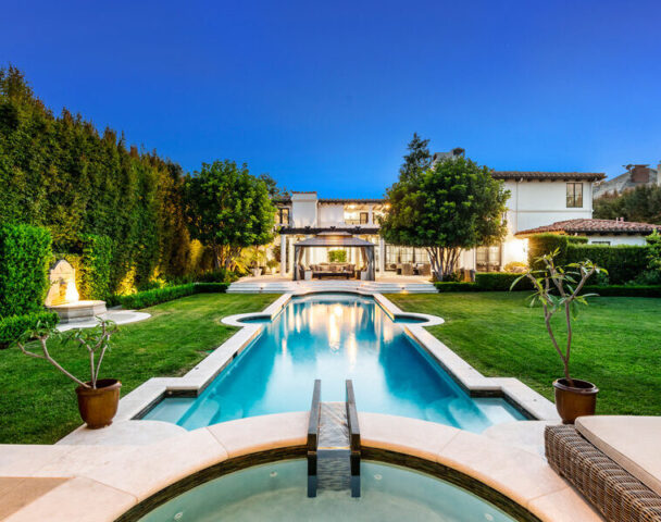 The Prettiest Beverly Hills Mansion © Jennifer Mann, The Luxury Level, TopTenRealEstateDeals.com