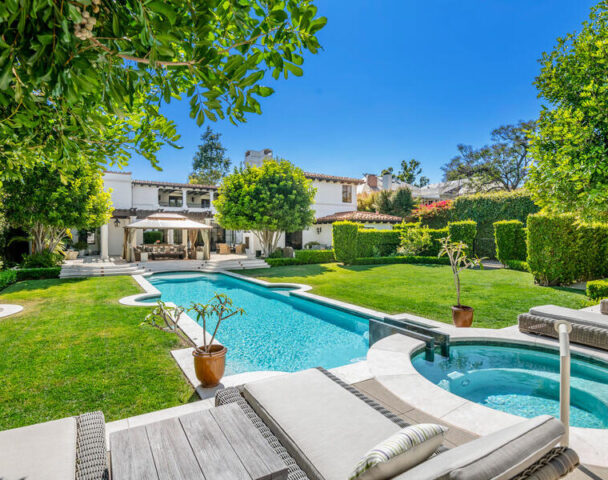 The Prettiest Beverly Hills Mansion © Jennifer Mann, The Luxury Level, TopTenRealEstateDeals.com The Prettiest Beverly Hills Mansion #BeverlyHills, #LuxuryHomes, #DreamHome, #LuxuryLiving, #MansionGoals, #LuxuryRealEstate, #MillionaireLifestyle