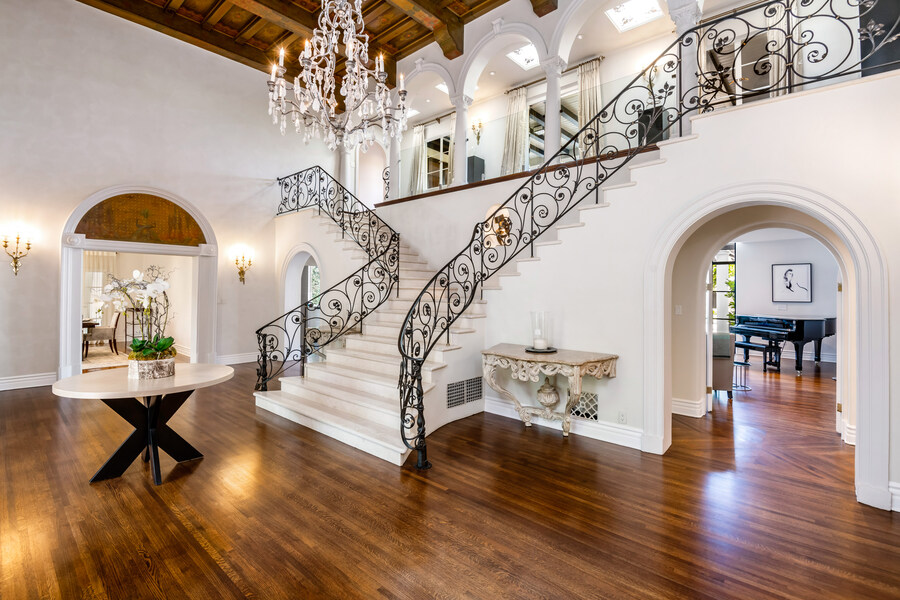 The Prettiest Beverly Hills Mansion #BeverlyHills, #LuxuryHomes, #DreamHome, #LuxuryLiving, #MansionGoals, #LuxuryRealEstate, #MillionaireLifestyle
