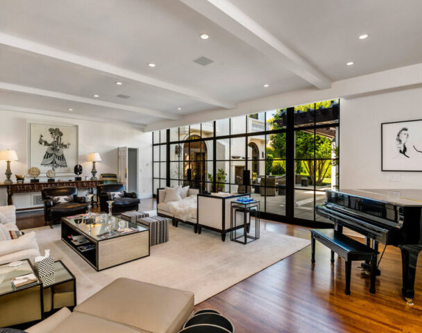 The Prettiest Beverly Hills Mansion © Jennifer Mann, The Luxury Level, TopTenRealEstateDeals.com