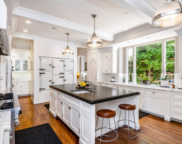 The Prettiest Beverly Hills Mansion © Jennifer Mann, The Luxury Level, TopTenRealEstateDeals.com