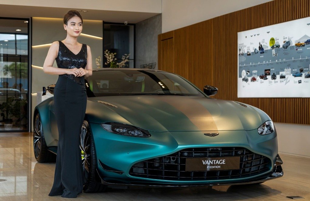 The Rise of Quiet Luxury in Beverly Hills #BevHillsMag, #BeverlyHills, #BeverlyHillsMagazine, #QuietLuxury, #LuxuryLifestyle, #BeverlyHillsStyle, #LuxuryFashion, #LuxuryRealEstate, #LuxuryInteriors, #ModernLuxury