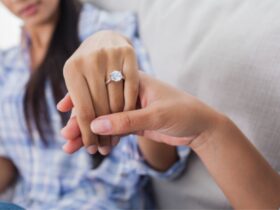 The Smarter Way to Buy Engagement Rings #beverlyhills #beverlyhillsmagazine #engagementrings #rarecarat #2caratdiamond #diamondengagementring #piecesofjewelry