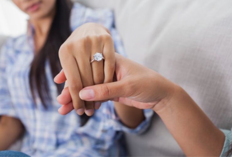 The Smarter Way to Buy Engagement Rings #beverlyhills #beverlyhillsmagazine #engagementrings #rarecarat #2caratdiamond #diamondengagementring #piecesofjewelry