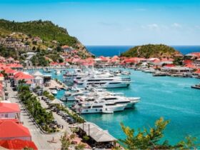 The Top Luxury Vacation Rentals St Barths Has To Offer #beverlyhills #beverlyhillsmagazine #bevhillsmag #LuxuryVacationRentalsStBarths #holidayrentalinStBarth #luxuriousvilla #Rentalsinstbarths, #privatevilla #Flammands, #PointeMilou