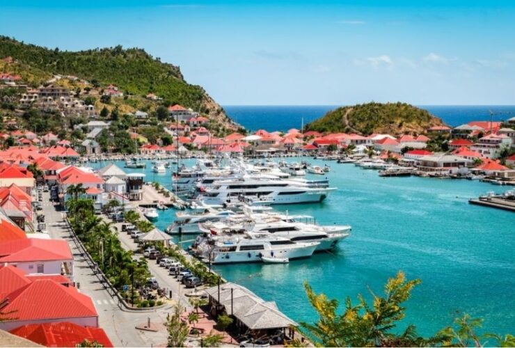 The Top Luxury Vacation Rentals St Barths Has To Offer #beverlyhills #beverlyhillsmagazine #bevhillsmag #LuxuryVacationRentalsStBarths #holidayrentalinStBarth #luxuriousvilla #Rentalsinstbarths, #privatevilla #Flammands, #PointeMilou
