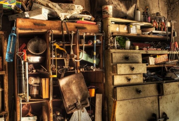 Things You Probably Didn't Know About Hoarders #beverlyhills #beverlyhillsmagazine #bevhillsmag #hoarders #hoardingcleanup #brokentoycollector #monetaryvalue