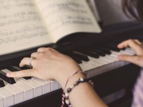 Tips On How To Play The Piano Like A Professional #beverlyhills #beverlyhillsmagazine #qualitypiano #playthepiano #playpianolikeaprofessional #digitalpiano #traditionalpiano #improveyourplayingskills #bevhillsmag