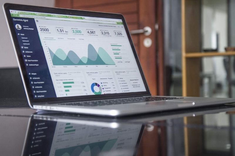 Tips That Help You Manage Your Business Finances #beverlyhills #beverlyhillsmagazine #bevhillsmag #businessfinances #makesmartdecision #businessowner #businessexpenses #salespayment