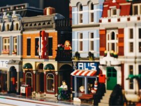 Tips for Organizing a Lego Convention #beverlyhills #beverlyhillsmagazine #bevhillsmag #legoconvention #legodisplay #legoenthusiast #legoconstruct