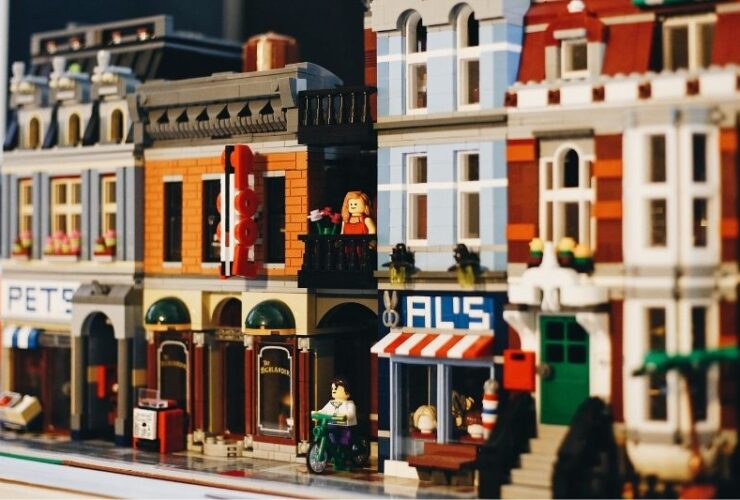 Tips for Organizing a Lego Convention #beverlyhills #beverlyhillsmagazine #bevhillsmag #legoconvention #legodisplay #legoenthusiast #legoconstruct
