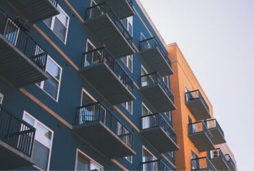 Tips for Travelers to Rent an Apartment in Los Angeles #beverlyhills #beverlyhillsmagazine #rentanapartment #rentingacar #rentalmarket #rentingapartmentinLA #bevhillsmag