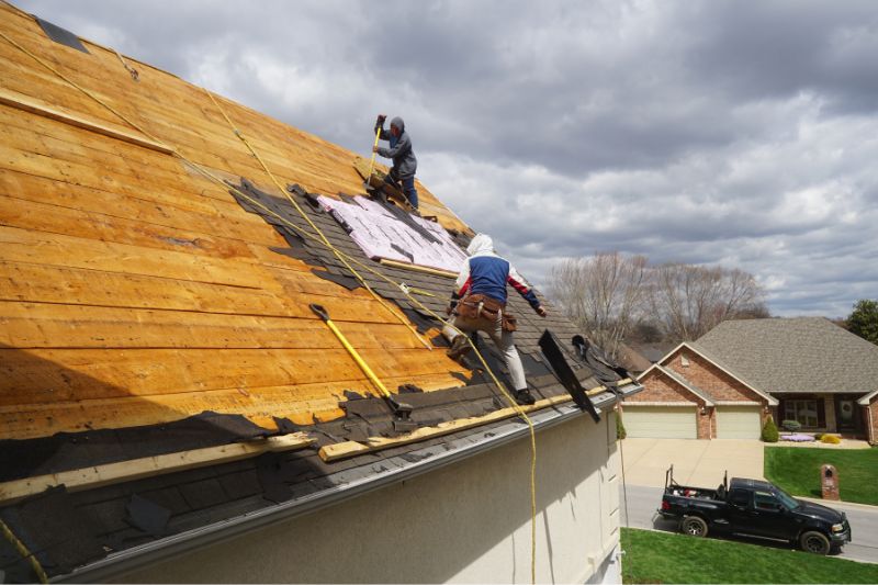 Tips on Choosing the Right Local Roofing Contractor #beverlyhills #beverlyhillsmagazine #localroofingcontractor #roofingprocess #roofingestimates