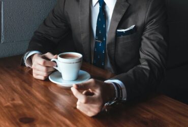 Tips to Help a Man Dress Better and Look Classy #beverlyhills #beverlyhillsmagazine #casuallook #man'swardrobe #lookclassy #helpamandressbetter #pieceofclothing #bevhillsmag