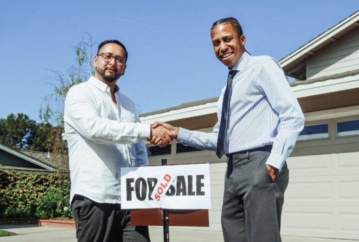 Tips to Sell Your Home Fast #beverlyhills #beverlyhillsmagazine #bevhillsmag #sellingyourhome #sellyourhome #buyyourhome #declutteryourhome #homebuyingcompany #potientialbuyer #homeowner