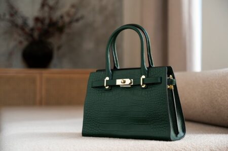 Top 10 Luxury Handbag Brands For Fashion Lovers #Luxuryhandbags, #Designerhandbags, #Fashionbrands, #Luxury #fashion