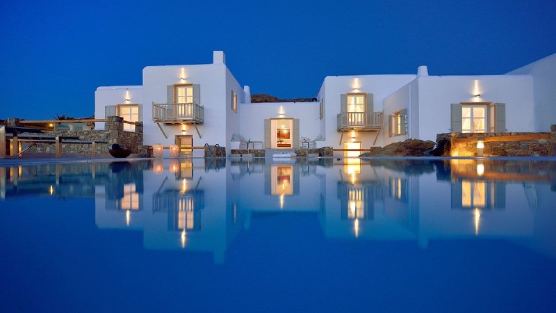 Beverly Hills Magazine Top 3 Vacation Luxury Villas in Greece