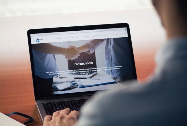 Top 5 Errors in Business Infographic Designs and How to Avoid Them #beverlyhills #beverlyhillsmagazine #businessinfographic #infographicdesign #layoutanddesign #infographiclayout