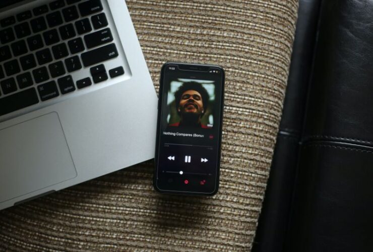 Top 5 Reasons The Weeknd Is One of The Best Performers #beverlyhills #beverlyhillsmagazine #weeknd #bestperformer #top-ratedmusicians #singers #liveperformers #bevhillsmag