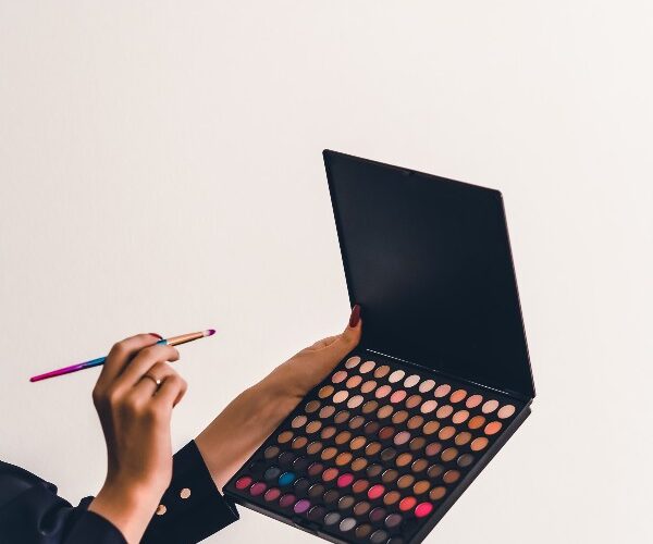 Beverly Hills Magazine Top 8 Makeup Tricks That Work 100%