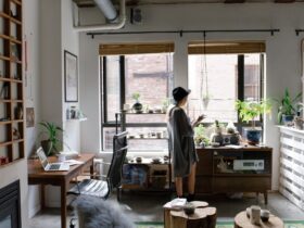 Top Decluttering Tips to Help Organize Your Living Space #beverlyhills #beverlyhillsmagazine #declutteringtips #livingspace #storagesolutions #clutter-free
