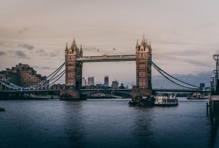 Top Places To Spot Celebrities In London #beverlyhills #beverlyhillsmagazine #celebrities #celebritiesinlondon #extravagantcities #europe #superstars #celebrityhouses #gordonramsey'srestaurant #london #homeofthequeen #palace