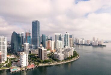 Top Reasons to Move to Florida in 2020: #beverlyhills #beverlyhillsmagazine #florida #floridahomes #floridarealestate #floridabeaches #movingtoflorida #activitiesinflorida #bevhillsmag