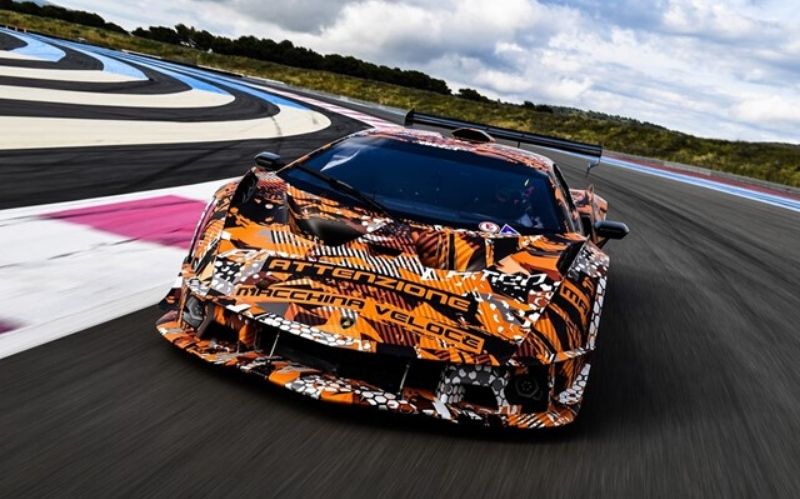 Track Racing Hypercar: The Lamborghini SCV12 #bevhillmag #trackcar #racingcar #beverlyhills #beverlyhillsmagazine#popularcarmagazine #lambo #lamborghini #lamborghiniscv12 #hypercar #sportscar, fastcar #dreamcar #coolcar #luxurycar #cars