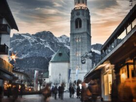 Luxury Escapes to Cortina d'Ampezzo in the Swiss Alps #cortinadampezzo #italianalps #swissalps #italy #travel #vacation #beverlyhills #bevhillsmag #beverlyhillsmagazine
