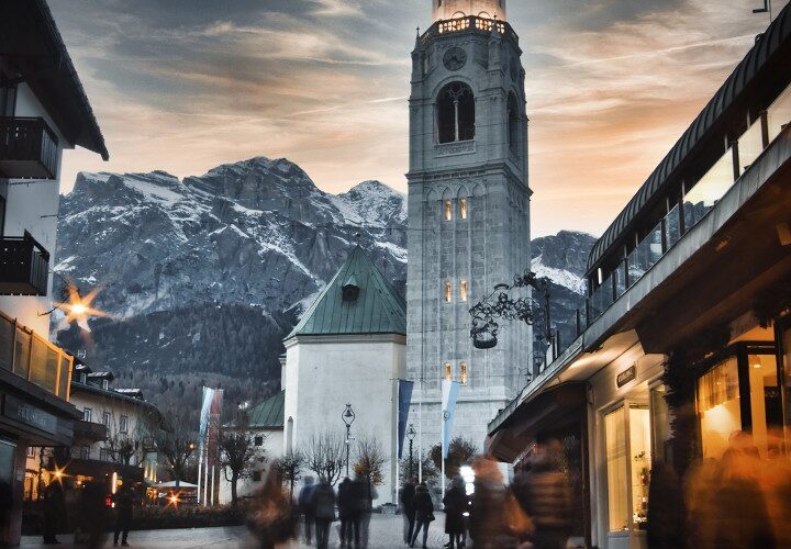 Luxury Escapes to Cortina d'Ampezzo in the Swiss Alps #cortinadampezzo #italianalps #swissalps #italy #travel #vacation #beverlyhills #bevhillsmag #beverlyhillsmagazine