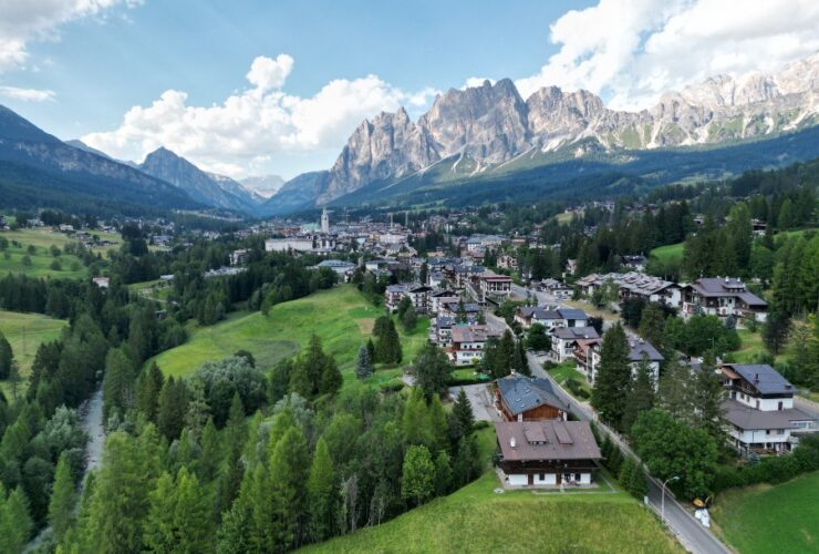 Splendor of Cortina d'Ampezzo: A Jewel of the Italian Alps #cortinadampezzo #italianalps #swissalps #italy #travel #vacation #beverlyhills #bevhillsmag #beverlyhillsmagazine