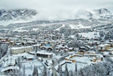 A Traveler's Guide to Cortina d'Ampezzo, Italy #cortinadampezzo #italianalps #swissalps #italy #travel #vacation #beverlyhills #bevhillsmag #beverlyhillsmagazine