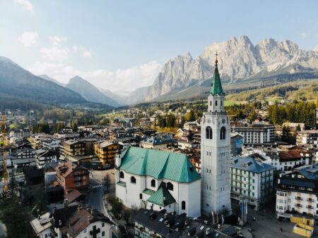 Luxury Escapes to Cortina d'Ampezzo in the Swiss Alps #cortinadampezzo #italianalps #swissalps #italy #travel #vacation #beverlyhills #bevhillsmag #beverlyhillsmagazine
