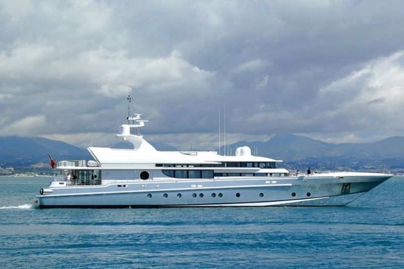 Ultimate Luxury Yacht: Thunder 164' Oceanfast #beverlyhills #beverlyhillsmagazine #bevhillsmag #thunder164' #oceanfast #ultimateluxuryyacht #superyacht