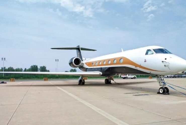 Ultra-Large Private Jet: The 2011 Gulfstream G550 #beverlyhills #beverlyhillsmagazine #privatejet #jets #luxuryjet #buyajet #jetonline #jetcharter #gulfstream #2011gulfstreamg550 #gulfstream g550 #gulfstreamgv-vp #businessjet #privatebusinessjet