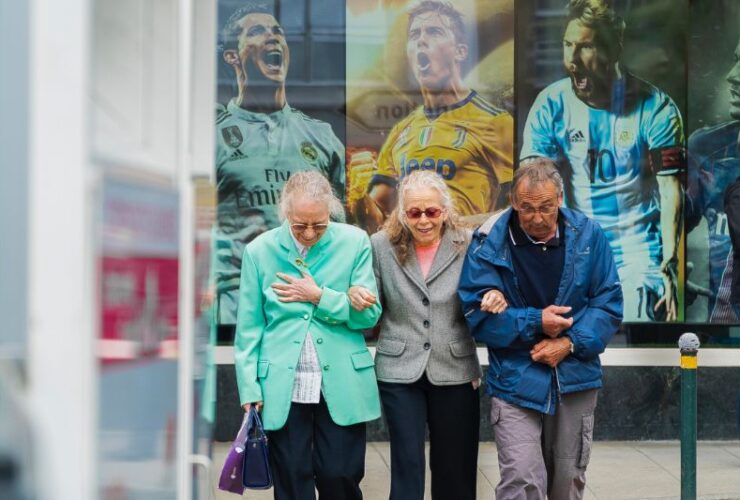 Understanding and Overcoming Challenges Associated with Aging in Place #beverlyhills #beverlyhillsmagazine #challengesassociatedwithaginginplace #healthcaresystem #familycaregivers #socialprogram