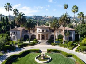 VRBO: Luxury Vacation Rentals for Modern Travelers #VRBO #VacationRentals #TravelMadeEasy #FamilyVacations #UniqueStays #BookWithVRBO #DreamGetaway #BevHillsMag #BeverlyHills #BeverlyHillsMagazine