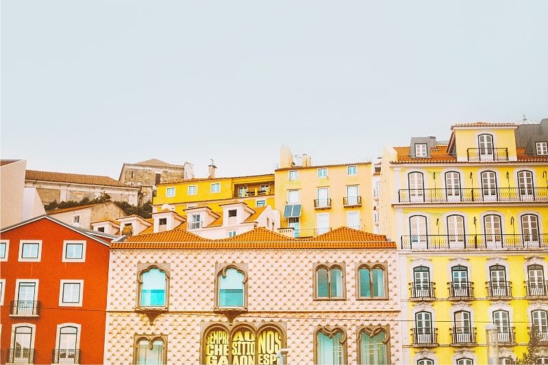 Want to Move To Portugal? Follow These Steps #beverlyhillsmagazine #beverlyhill #bevhillsmag #Portugal #movetoPortugal #beautyofPortugal #multiculturalcity #cosmopolitanculture