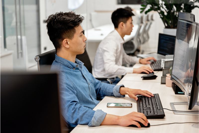 What Are the Advantages of Proper Employee Development? #beverlyhills #beverlyhillsmagazine #employeedevelopment #improveproductivity #businessgrowth #employeesatisfaction #reduceemployeeturnover