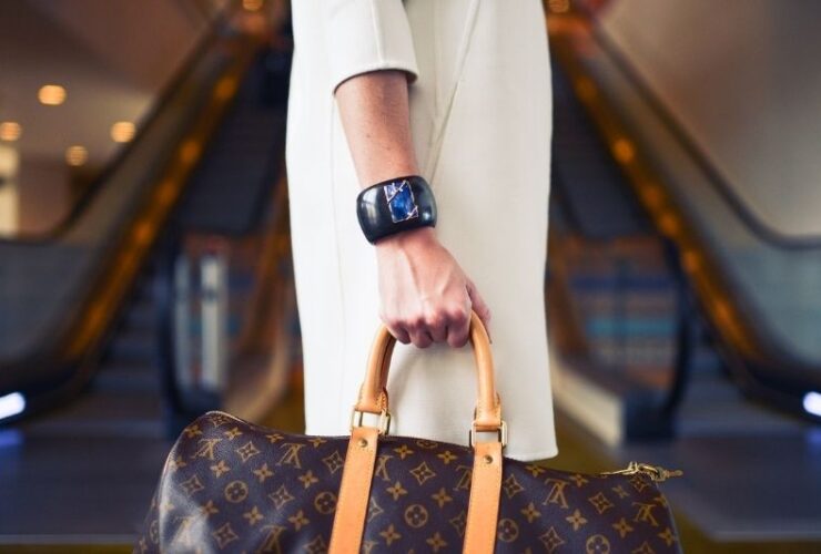 What Is a Good Starter Luxury Watch? #beverlyhills #beverlyhillsmagazine #bevhillsmag #luxurywatch #vintagetimepiece #jewelry