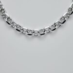 What Makes Cuban Chains So Popular? #beverlyhillsmagazine #beverlyhills #personalstyle #rockyourownstyle #pieceofjewelry #necklaces #cubanchains #bevhillsmag