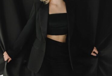 What Should I Wear With A Black Crop Top? #beverlyhills #beverlyhillsmagazine #blackcroptop #high-waistedskirts #joggerpants #versatileoutfits
