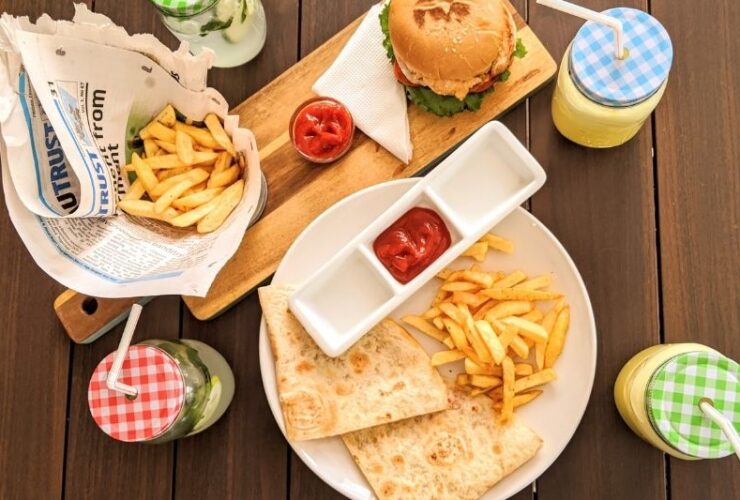 What Snacks Do Guys Usually Like? #beverlyhills #beverlyhillsmagazine #snacks #snackings #healthbenefits #tastessweet #nutrients #hungersatisfaction