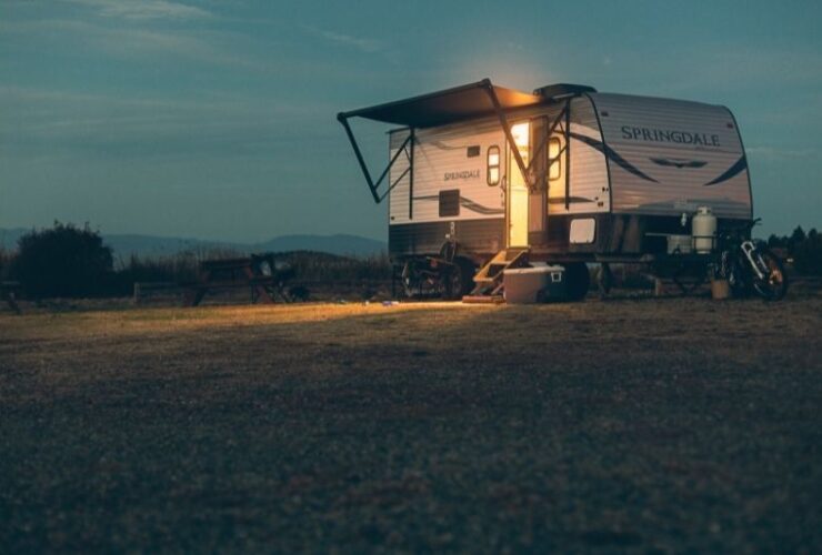 What To Look For When Buying Travel Trailers #beverlyhills #beverlyhillsmagazine #operatingsystems #traveltrailers #campingtrip #housingsolution #affordablehousing #bevhillsmag