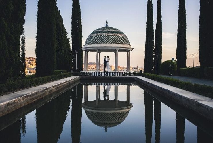 What You Need to Make Perfect Wedding Photos #Beverlyhills #beverlyhillsmagazine #weddingphotos #weddingday #perfectpictures #professionalphotographer #biggroupphoto #bevhillsmag