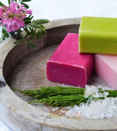 What is the Use of Bath Salts? #beverlyhills #beverlyhillsmagazine #selfcare #bathtub #bathsalts #footsoak #sootheinflamedskin #hecticlifestyle #bevhillsmag