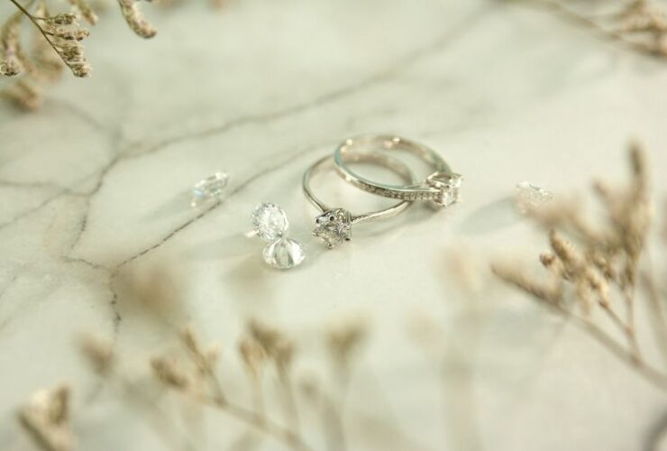 What to Know Before Buying a Diamond Engagement Ring #beverlyhills #beverlyhillsmagazine #bevhillsmag #engagementring #labgrowndiamond #mineddiamond #gemstones