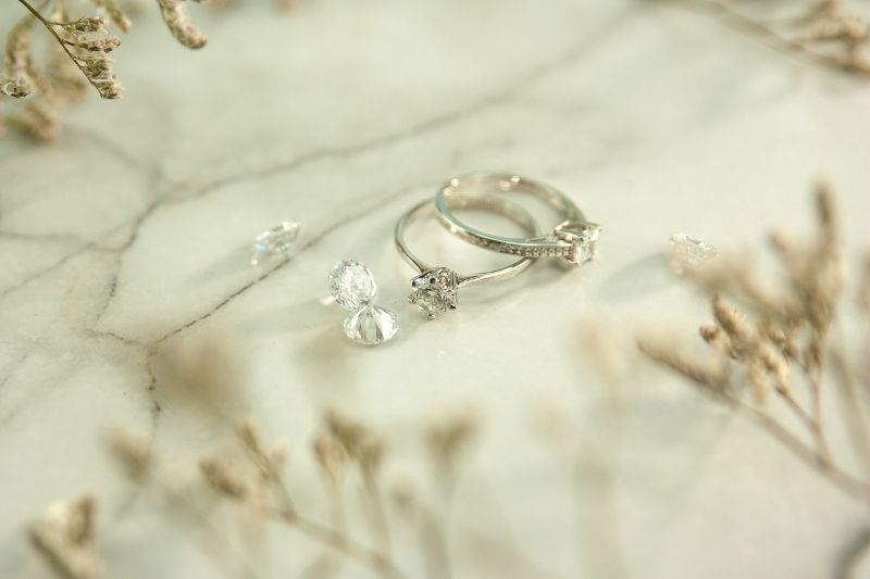 What to Know Before Buying a Diamond Engagement Ring #beverlyhills #beverlyhillsmagazine #bevhillsmag #engagementring #labgrowndiamond #mineddiamond #gemstones