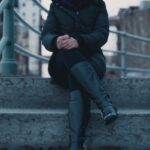 What to Wear With Snow Boots For Women #beverlyhills #beverlyhillsmagazine #snowbootsforwomen #wearsnowboots #casualoutfit #stylishlook