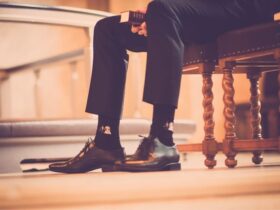 What to Wear if You Want to Match Your Socks to Your Outfit? #beverlyhills #beverlyhillsmagazine #casualoutfit #premiumsocks #casualwear #funnysocksformen